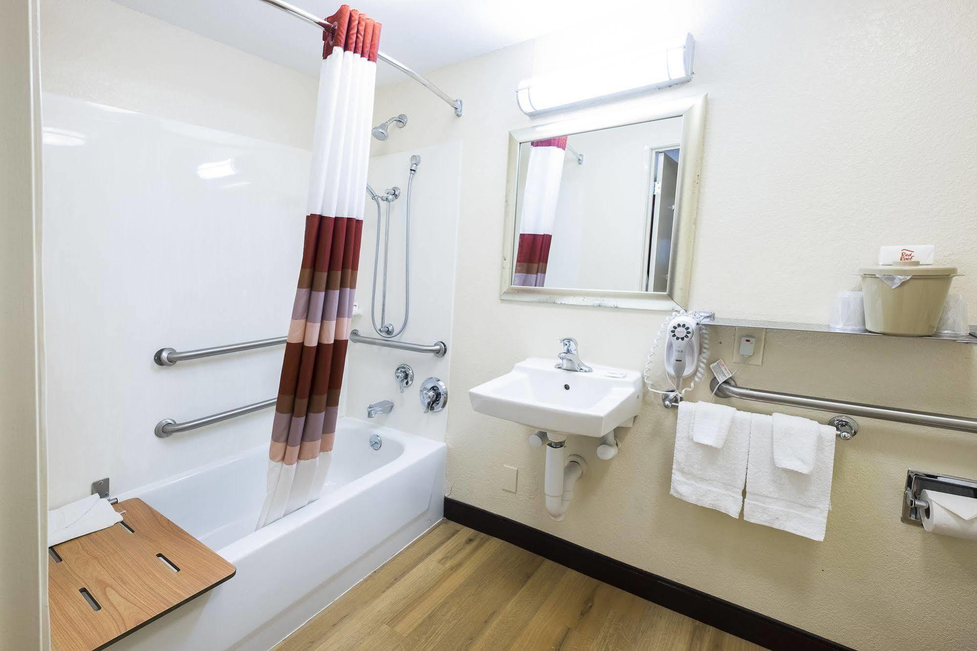 Red Roof Inn Detroit - Roseville St Clair Shores Esterno foto